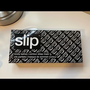 Slip contour sleep mask for semi permanent lashes